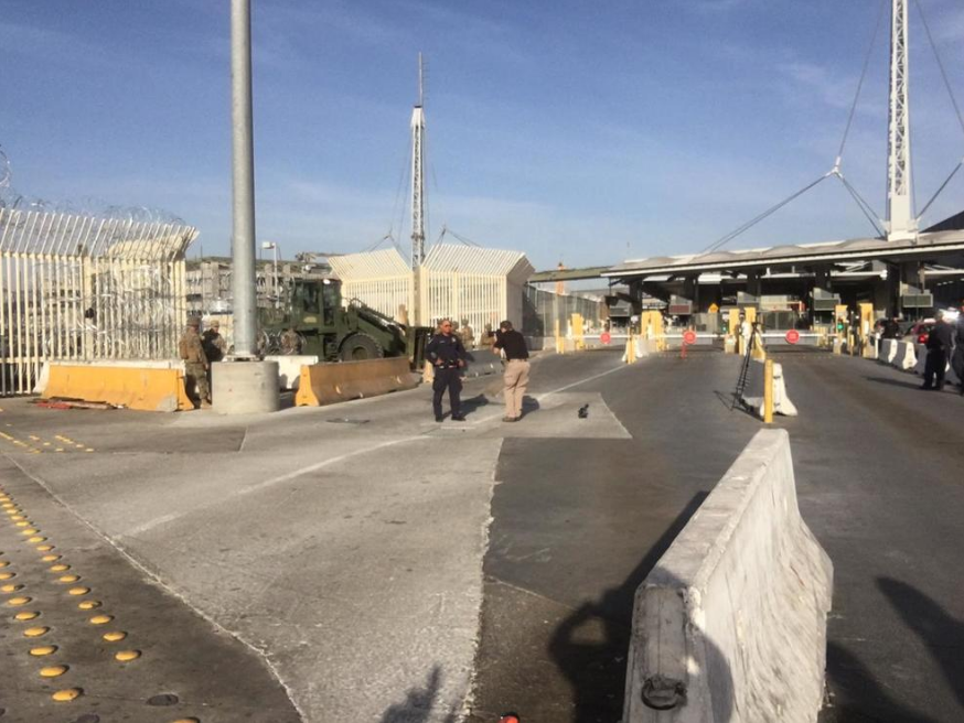 Cierre en garitas por Caravana Migrante Yo Amo Tijuana