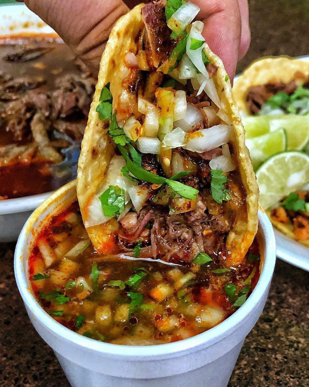 Por qué los tacos de birria son mejores que los de asada y adobada • Yo