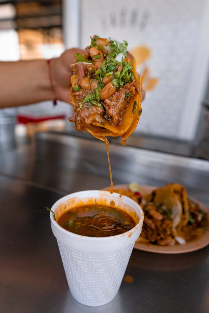 Para el frío o la cruda, estos son los tacos de birria que se la rifan en  Tijuana • Yo Amo Tijuana